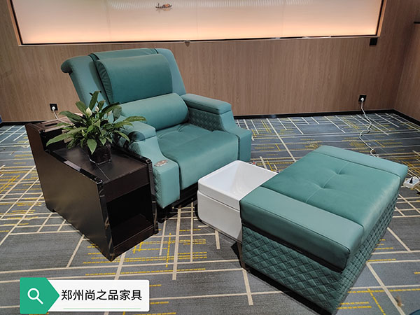 顧客在做足療和按摩時(shí)，優(yōu)秀的技師從來(lái)不問(wèn)力度怎么樣